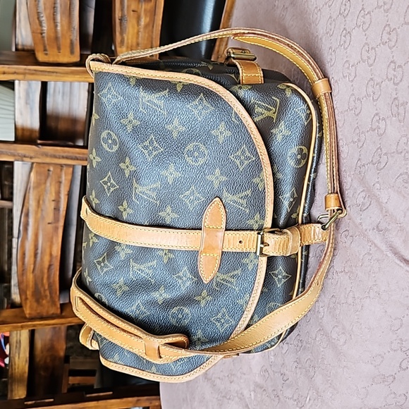 Authentic Vintage Louis Vuitton Saumur 30 Crossbody - Picture 16 of 16